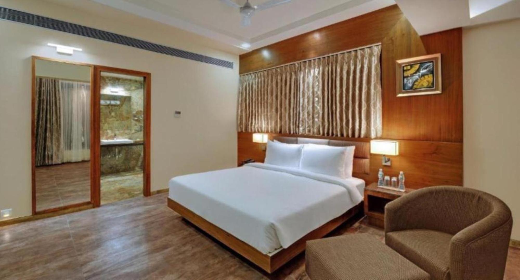 Hotel Seven Inn Near Delhi Airport New Delhi Buitenkant foto